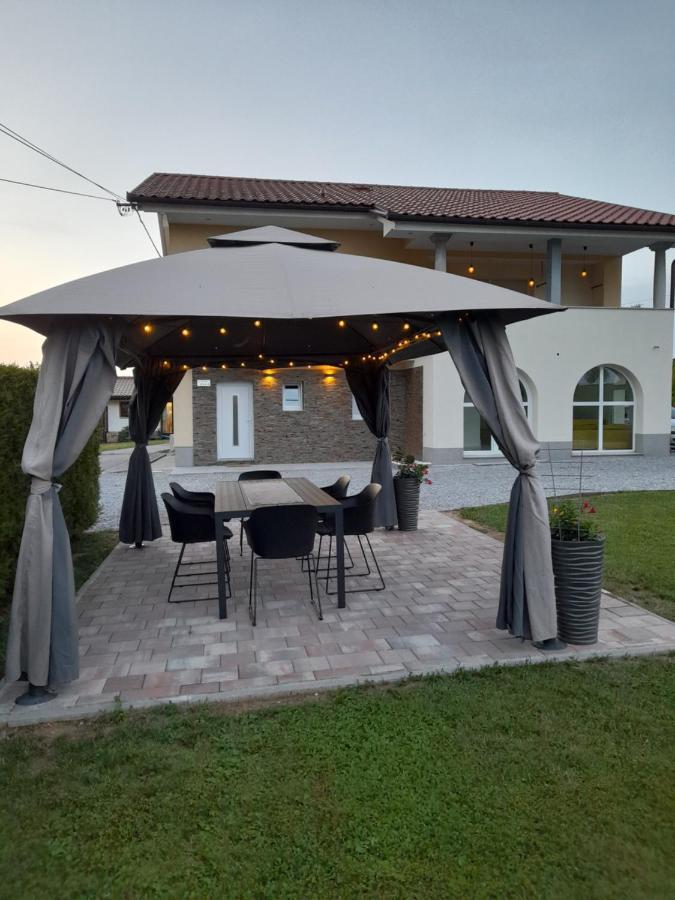 Apartma Relax Prestranek Buitenkant foto